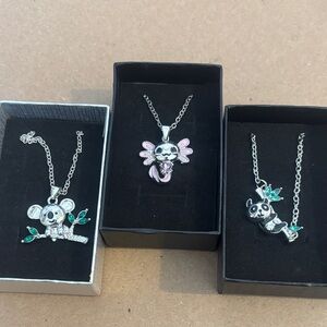 Silver Animal Pendant Necklace Set